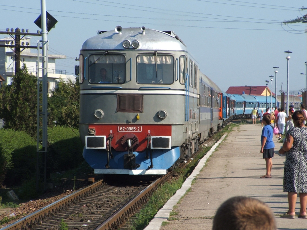 Mai multe trenuri spre și dinspre litoral, în minivacanța de 1 Mai și Paște - tren11342820845-1367011530.jpg
