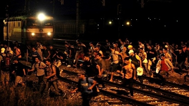 HAOS pe șine! Cinci trenuri Eurostar blocate de imigranți - trenimigranti05355900-1441186864.jpg