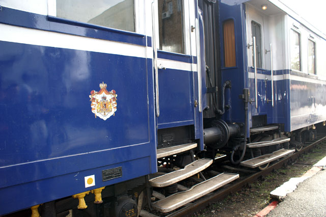 Trenul regal a făcut un drum simbolic de la Sinaia la București - trenregal-1385911353.jpg