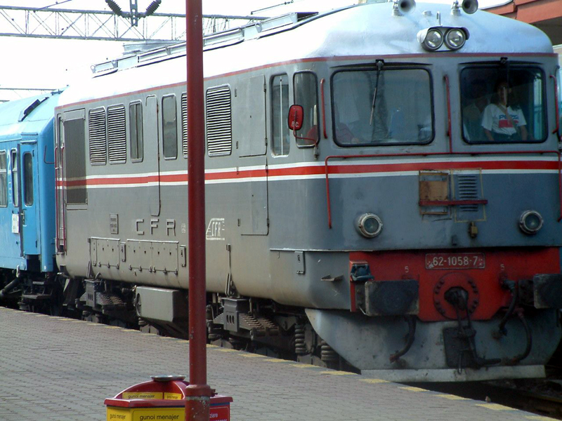 Trenurile circulă cu restricții. Pe ruta Valu lui Traian - Constanța se merge cu doar 80 km/h - trenurir-1486655521.jpg