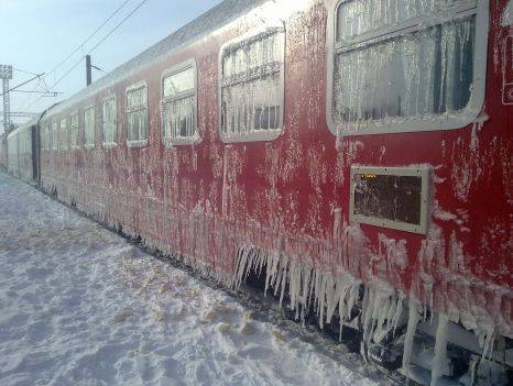 48 de trenuri ale CFR Călători suspendate și duminică - trenzapada-1483859205.jpg