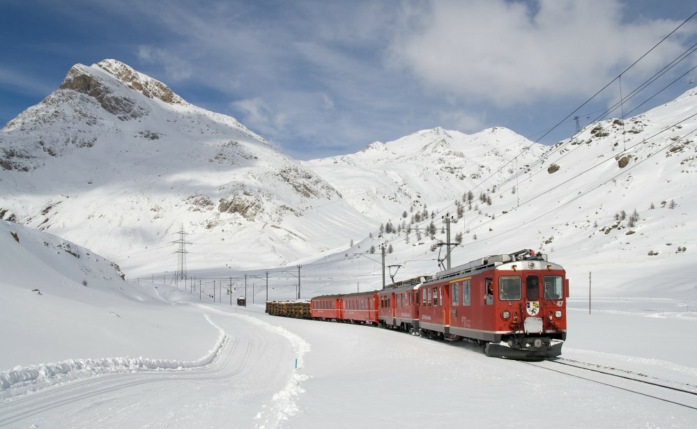 Circulaţia trenurilor de călători se desfăşoară în condiţii de iarnă severă - trenzapada-1675679389.jpg