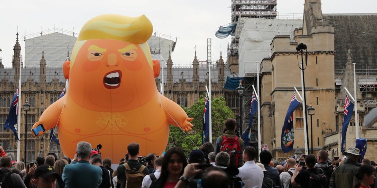 Donald Trump, întâmpinat cu proteste în Marea Britanie - trump-1559666123.jpg