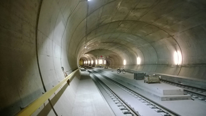 Cel mai lung tunel de cale ferată din lume: 57 de km pe sub Alpi - tunel-1464782234.jpg