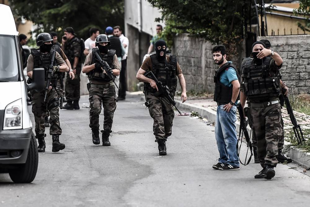 Autoritățile turce au arestat 235 de suspecți acuzați că au făcut propagandă pro-PKK după atentatul de la Istanbul - turci-1481555534.jpg