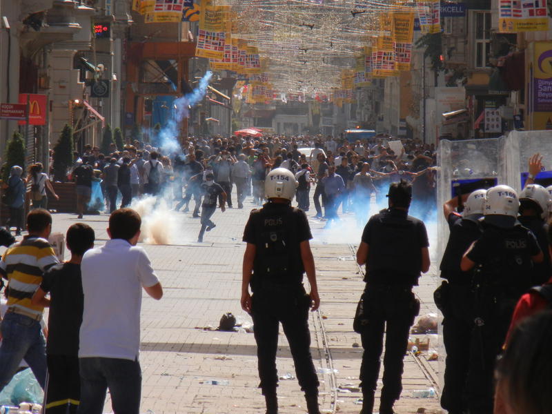Protestele din Turcia au DEGENERAT! - turcia-1370933476.jpg