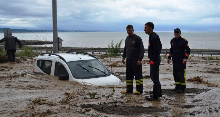 Zeci de sate de la Marea Neagră, inundate în urma unor viituri puternice - turcia-1563555400.jpg