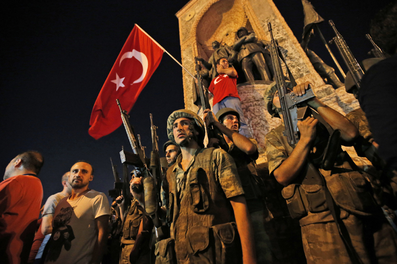 Lovitură de stat militară în Turcia, eșuată. Sute de morți și mii de soldați, judecători și procurori arestați - turcialovituradestat-1468760136.jpg