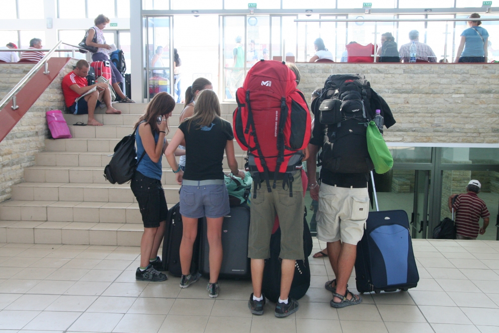 Câți turiști au ajuns în primul trimestru din 2013 în județul Constanța - turistigaraconstantacalatoritren-1369295672.jpg