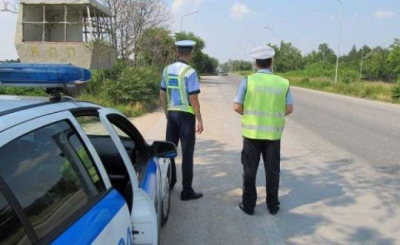 Turiștii români, ajutați de polițiști detașați în Bulgaria - turistiiromaniajutatipolitistibu-1398192256.jpg