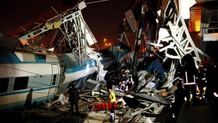 IMAGINI CUTREMURĂTOARE! Tragedie de proporții în Turcia. Un tren de mare viteză s-a ciocnit cu un tren local. 7 morți - turkeytraincrashexlarge169611422-1544688181.jpg