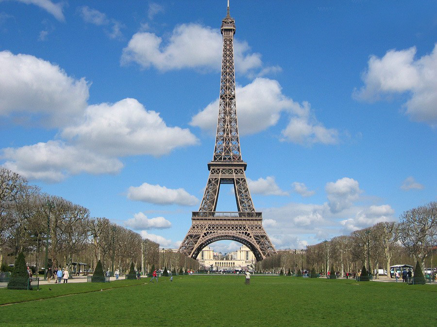 Turnul Eiffel, evacuat după o alertă cu bombă - turn-1364730325.jpg