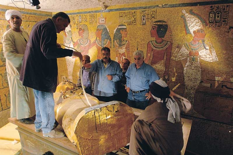 Egiptolog: Mormântul lui Tutankhamon ar putea avea o cameră secretă - tutankhamon-1448790671.jpg