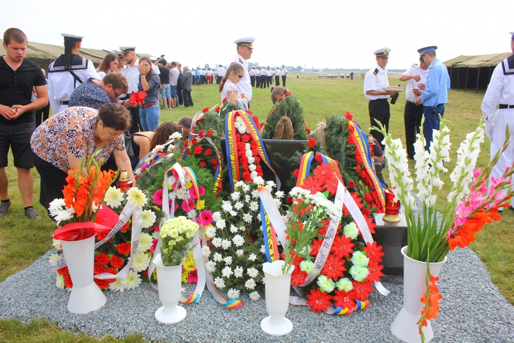Una din cererile familiilor eroilor picați la Tuzla a fost îndeplinită - tuzlaaerodrom89-1383207369.jpg