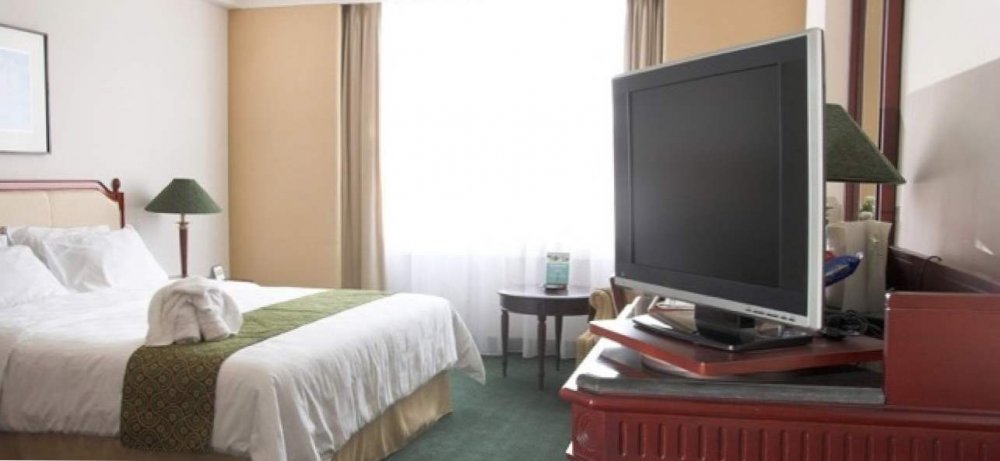 Un vasluian a dus televizorul din camera de hotel la amanet - tv-1613812983.jpg