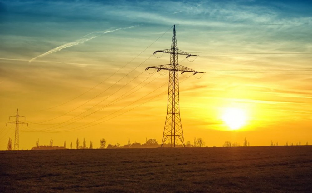 România a cumpărat cea mai scumpă energie de pe piaţa spot - twilightpowerlineseveningstockpa-1634737308.jpg