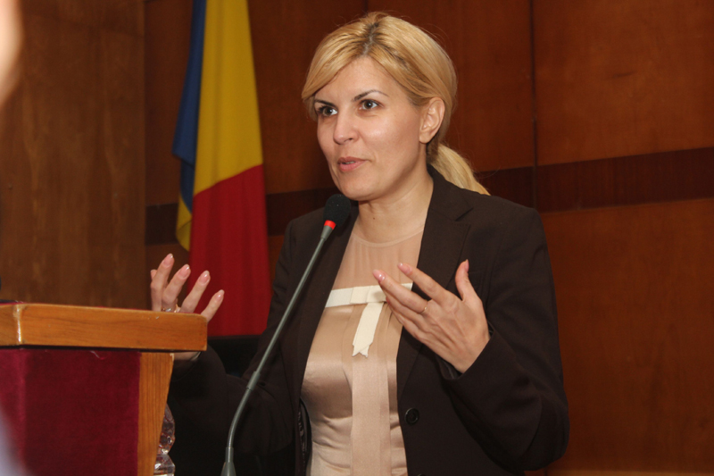 ELENA UDREA și-a prezentat, la Constanța, moțiunea cu care dorește SĂ CÂȘTIGE partidul - udrea1-1362935981.jpg