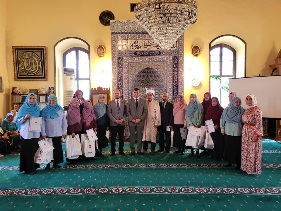 Absolventele cursului de Coran, premiate de UDTR - udtr-1718198986.jpg