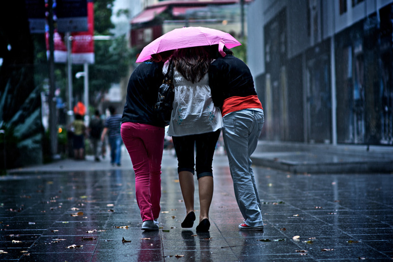 Multe ploi și temperaturi scăzute, săptămâna aceasta, la Constanța - umbrela-1318173453.jpg