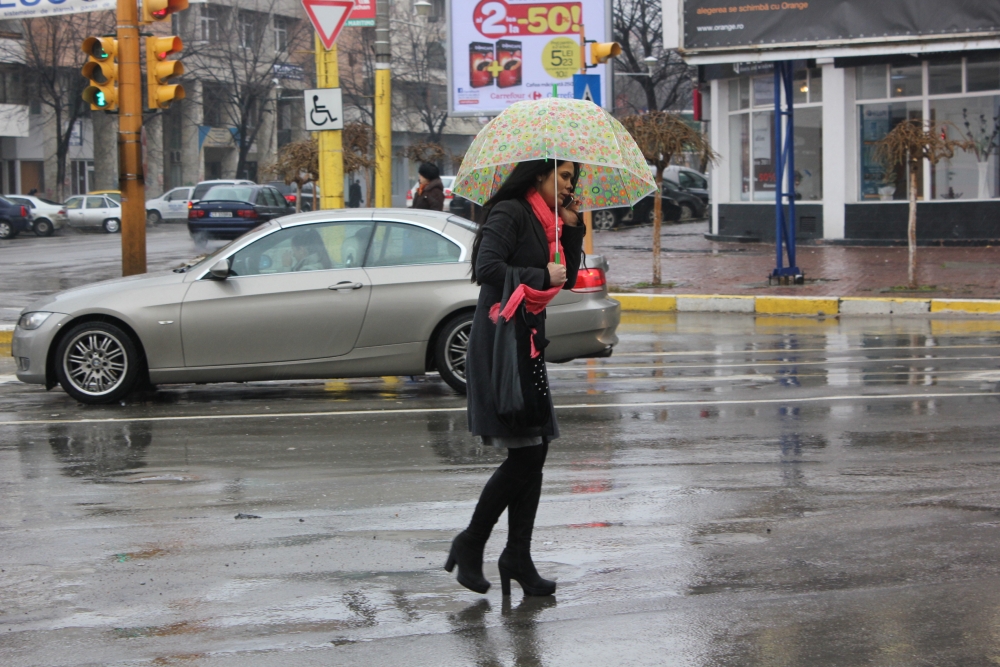 ANM. Cum va fi vremea duminică, la Constanța - umbrelavremeploaie1-1414328824.jpg