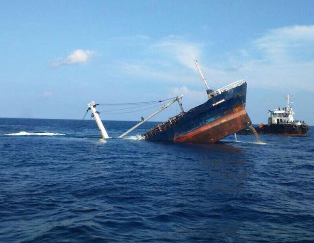 Un cargou s-a scufundat lângă Rezervația Maritimă Galapagos - uncargouscufundat-1428477098.jpg