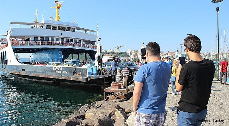 Un ferry-boat a lovit digul la Canakkale - unferryboatalovit-1498485568.jpg