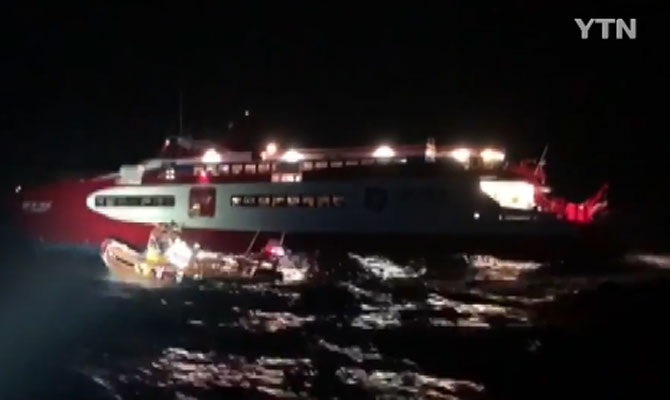Un ferry-boat cu 403 de pasageri la bord s-a ciocnit cu un obiect neidentificat - unferryboatcu403depasagerilabord-1523270101.jpg