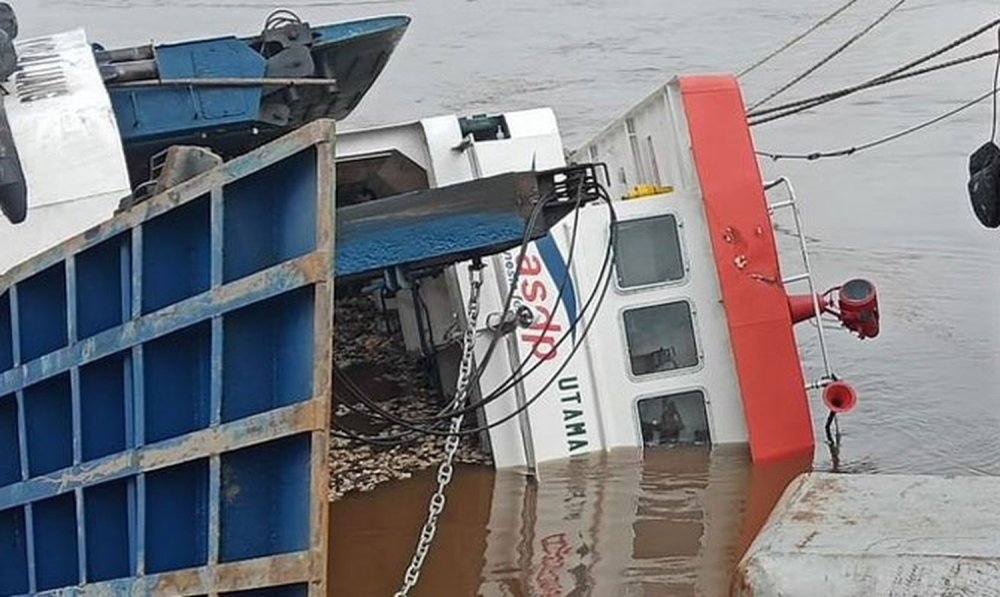 Un ferry-boat s-a scufundat în Kalimantan - unferryboatsascufundatinkalimant-1556793743.jpg