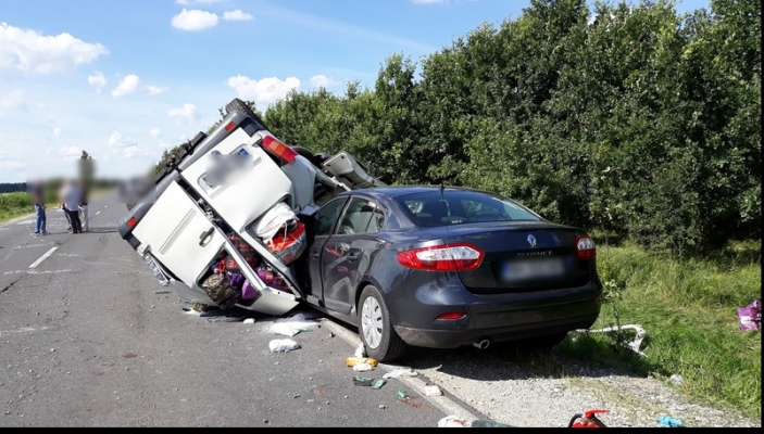 GALERIE FOTO-VIDEO. Un nou accident grav cu două autovehicule din România s-a produs în Ungaria - ung165751200-1529909281.jpg