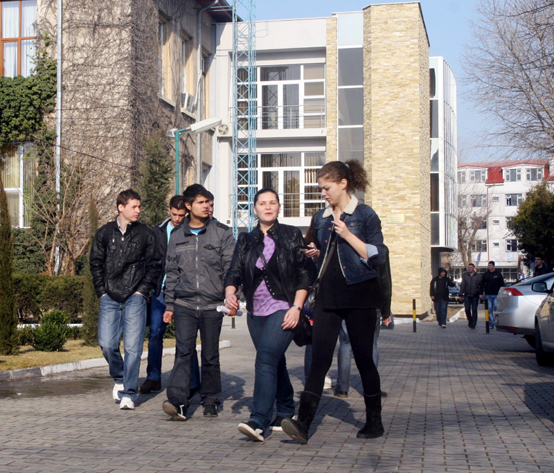 Venirea studenților nu a clintit piața imobiliară constănțeană - universitateaovidiusstudentifoto-1319640614.jpg