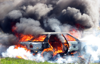 Un Mercedes a ars ca o torță, în zona Gării din Constanța - unmercedesaarscaotorta-1407073269.jpg