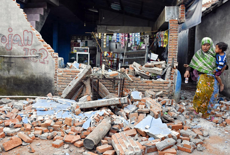 Indonezia, lovită de un nou cutremur mare în Insula Lombok - unnoucutremurindonezia-1533820830.jpg