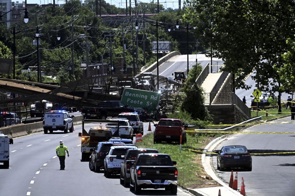 Un pod pietonal s-a prăbuşit peste o autostradă din N-E Washingtonului - unpodpietonal-1624558791.jpg