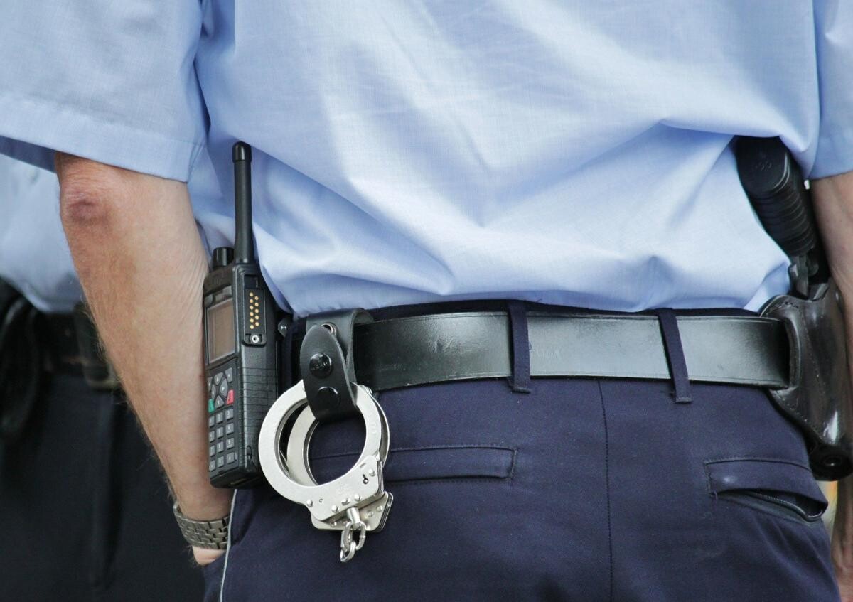 Polițist reținut după ce ar fi primit mită peste 9.000 de euro de la un deținut - unpolitistdinclujafostarestatpen-1702115082.jpg