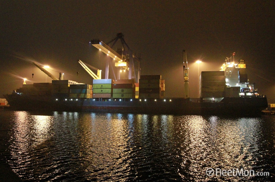 Un portcontainer a eșuat pe coasta Danemarcei - unportcontaineraesuatpecoastadan-1486983302.jpg