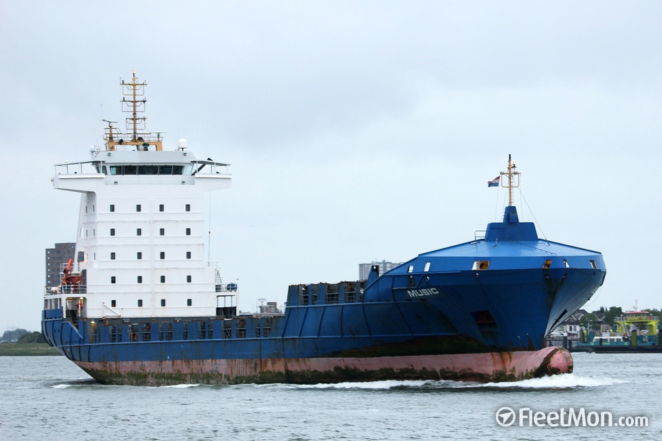 Un portcontainer german s-a avariat la acostare - unportcontainergermansaavariatla-1519902761.jpg