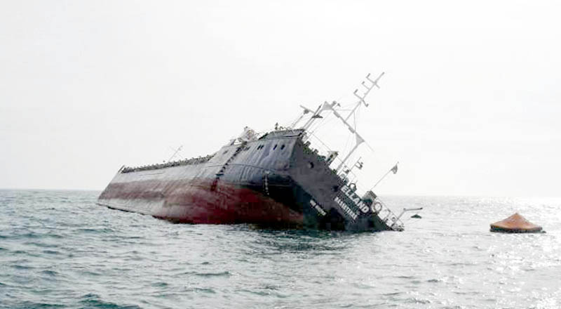 Un șir de catastrofe navale - unsirdecatastrofe-1396978444.jpg