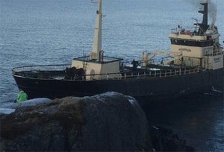 Un tanc petrolier a eșuat pe coasta Norvegiei - untancpetrolieraesuat502-1486298316.jpg