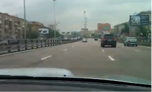 VIDEO / Accident teribil. Un șofer a intrat în plin într-o coloană de mașini staționate - untitled-1369671311.jpg