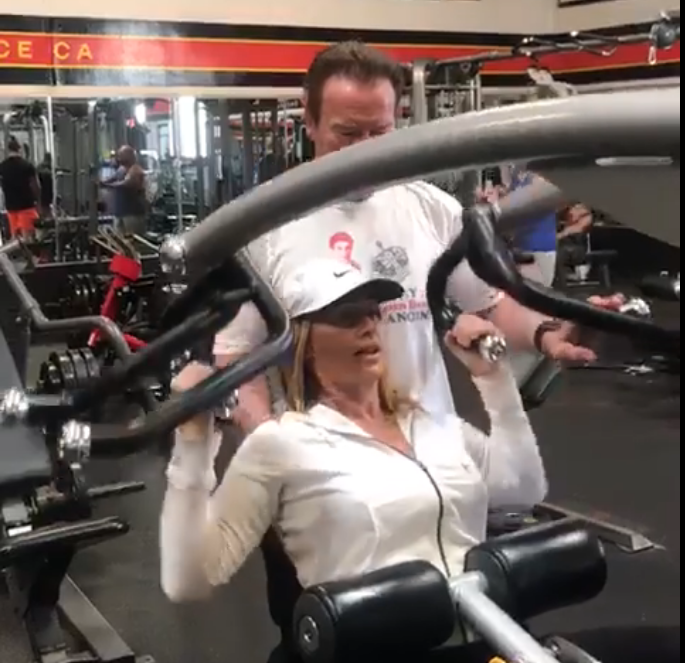VIDEO INEDIT / Nadia Comăneci se antrenează cu Arnold Schwarzenegger - untitled-1514371972.jpg