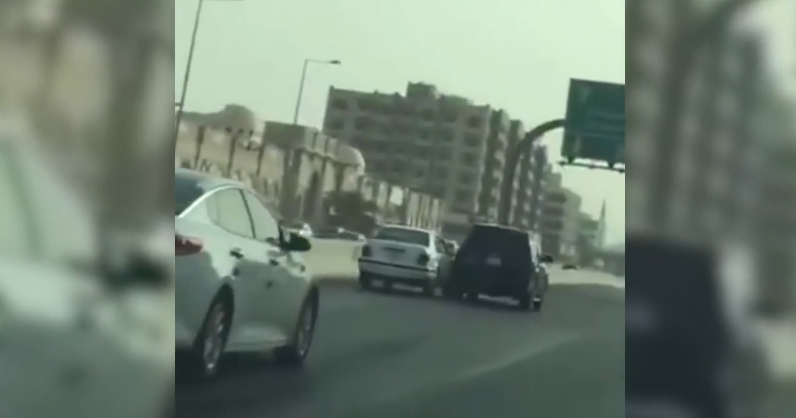 VIDEO. Furie pe șosea: cum se rezolvă un conflict dintre doi șoferi inconștienți - untitled-1528026504.jpg