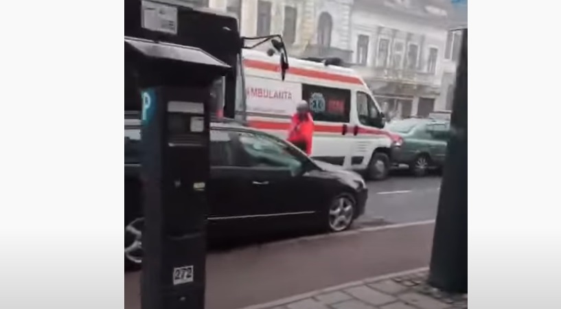 VIDEO. Accident în lanţ. Şase maşini, un autobuz şi o ambulanţă au fost implicate - untitled-1645098378.jpg