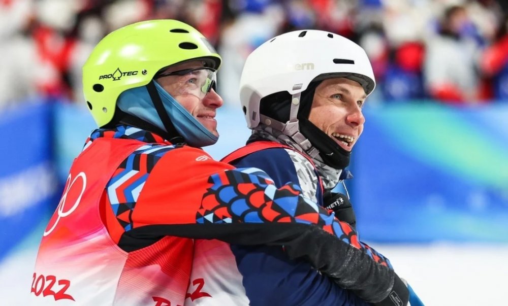 IMAGINEA ZILEI stârnește reacții aprinse! Îmbrățișare între un rus și un ucrainean, la Jocurile Olimpice - untitled-1645275755.jpg