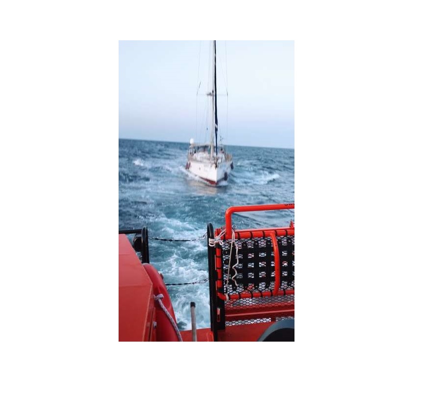ALERTĂ LA MANGALIA! Acţiune de salvare pe mare! Ambarcaţiune cu opt persoane la bord risca să se răstoarne - untitled-1663229988.jpg
