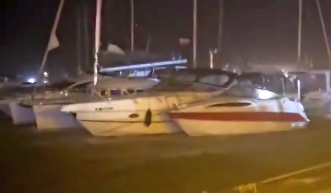 Furtuna a făcut ravagii în portul turistic Tomis. Multe ambarcaţiuni s-au scufundat! - untitled-1700398705.jpg