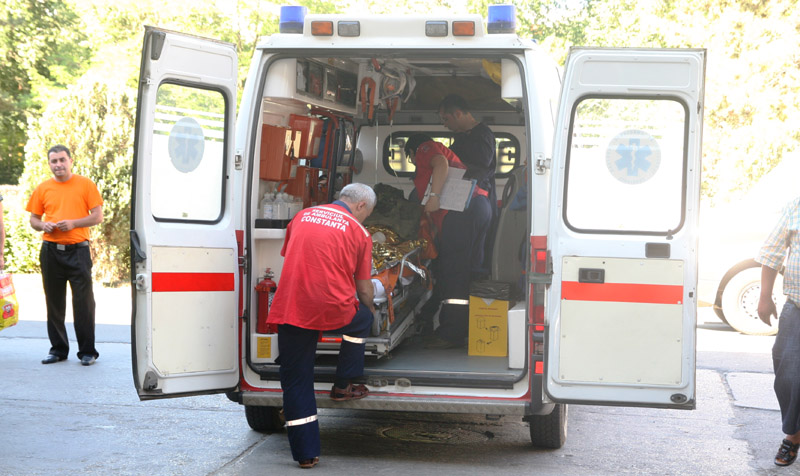 Un turist a murit  în Mamaia.  Martorii reclamă că ambulanța  a întârziat - unturistamuritambulanta-1409494142.jpg
