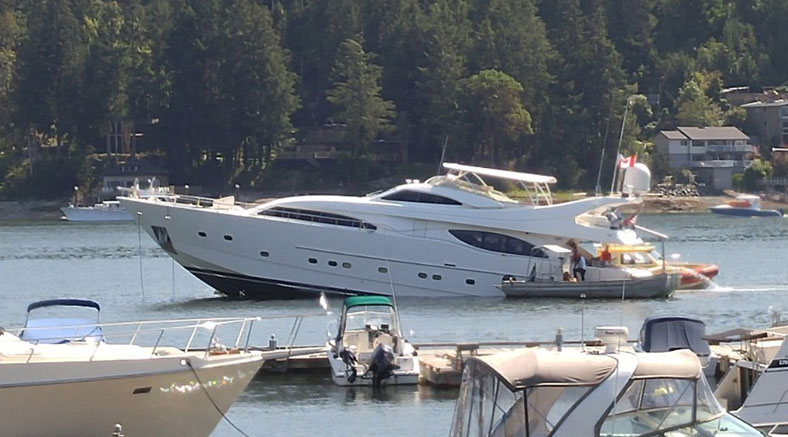 Un yacht de lux a eșuat - unyachtdelux-1470319631.jpg