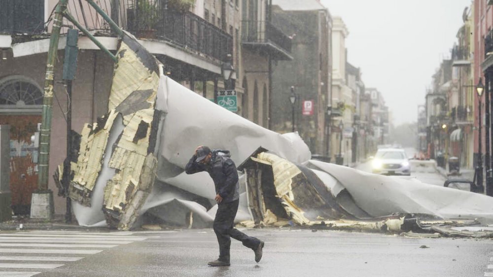 Uraganul Ida a lăsat New Orleans fără curent electric - uraganulida-1630332650.jpg
