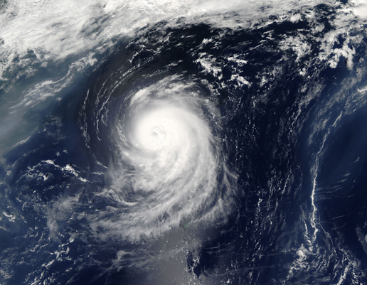 Uraganul Irene a ajuns în New York. Transporturile în comun sunt oprite, aeroporturile sunt închise și mii de persoane sunt evacuate - uraganulirene-1314518017.jpg