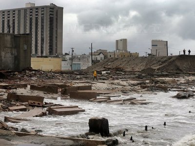 Bilanțul uraganului Sandy. Un milion de persoane lipsite de hrană! - uraganulsandy-1351930183.jpg